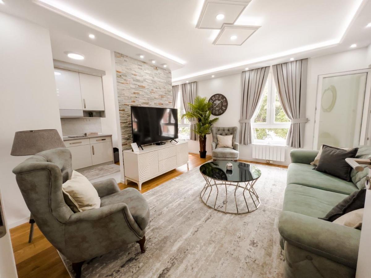 Fontana Apartmani Free Parking ทูซลา ภายนอก รูปภาพ